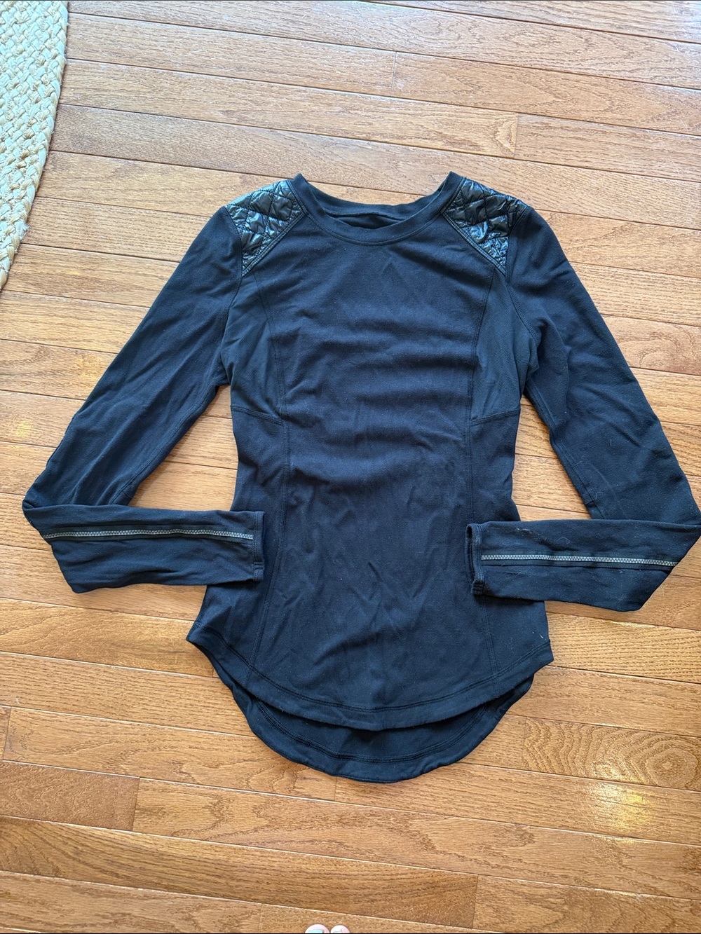 lululemon 🖤🫶🏼moto quilted shoulder/elbow long sleeve top like new